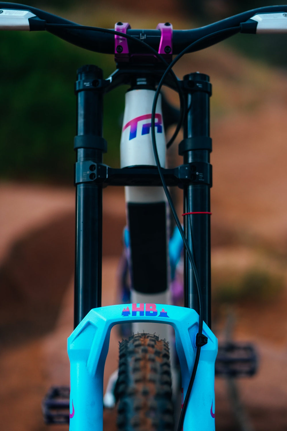 Fork crown and head tube from the front.