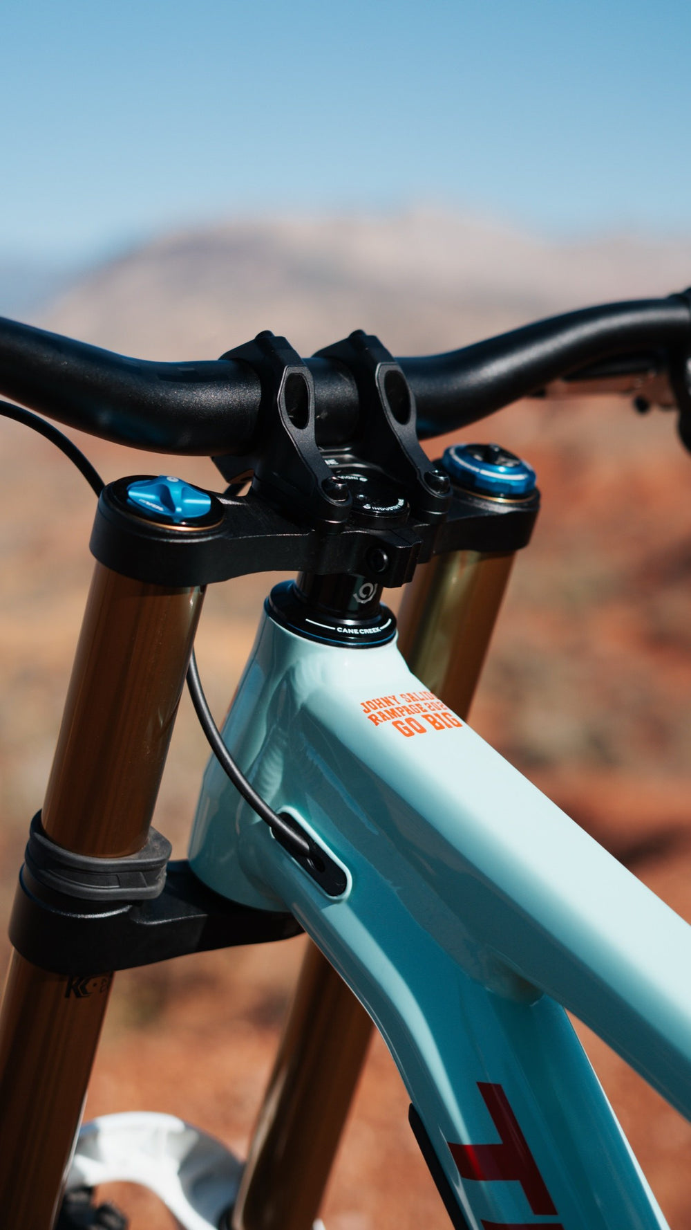 Black stem and bar on Johny's bike above the gold Fox fork.